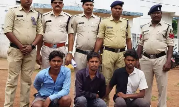 CG प्राध्यापक की हत्याः प्राध्यापक से लूट के बाद आरोपियों ने फेंक दिया था पुल से नीचे, फिर हो गये थे फरार... तीन आरोपी और एक नाबालिग गिरफ़्तार...