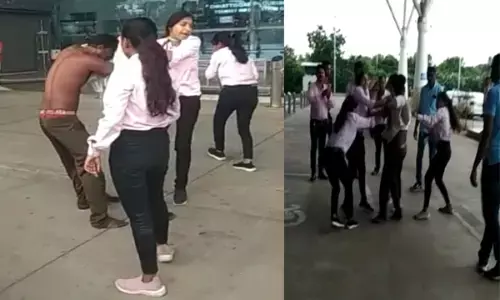 CG-Video: लड़कियों ने युवक को पीटा, कपड़े फाड़े, स्प्रे छिड़का और बेल्ट से की बेदम पिटाई...