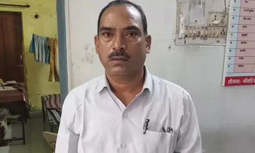 CG हेड मास्टर गिरफ्तार: 8वीं की छात्रा से छेड़छाड़, शिकायत के बाद प्रधानाध्यापक को पुलिस ने पकड़ा...