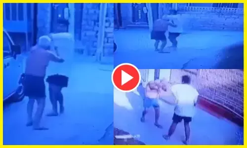 बेटा बना हैवान: बूढ़े पिता की डंडे, घूंसे से की बेदम पिटाई, कपड़े भी उतारे, देखें दिल दहला देने वाला वीडियो...