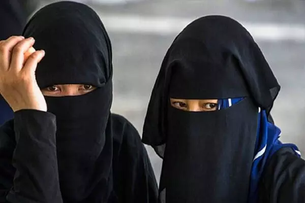 जानिए दुनिया के कितने देशों में बैन है हिजाब....क्या भारत में भी है रोक की तैयारी जानिए दुनिया के कितने देशों में बैन है हिजाब....क्या भारत में भी है रोक की तैयारी