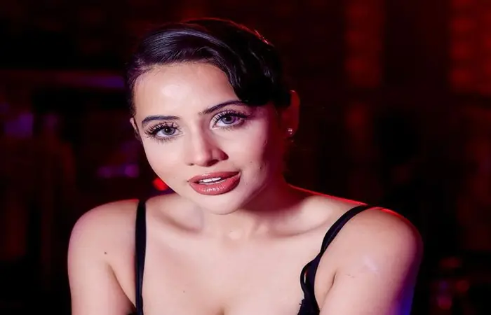 Urfi Javed Video: उर्फी ने घड़ी से बनाई ऐसी ड्रेस, फैंस के उड़े गए होश...यूजर्स बोले- ए राजू मेरी घड़ी कौन ले गया रे बाबा