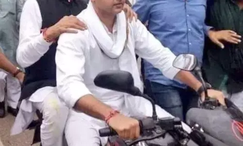 Live राजस्थान में दरार: कांग्रेस विधायक दल की बैठक में पहुंचने के बजाय इस्तीफा देने स्पीकर हाउस पहुंचे विधायक, आलाकमान ने गहलोत-सचिन को दिल्ली बुलाया