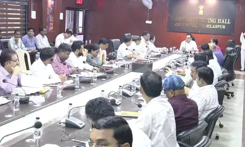 ब्लैक लिस्टेड होंगे ठेकेदार: जल जीवन मिशन के तहत 1.04 लाख कनेक्शन स्वीकृत, लगे सिर्फ 14 हजार, कलेक्टर ने अफसरों की लगाई क्लास