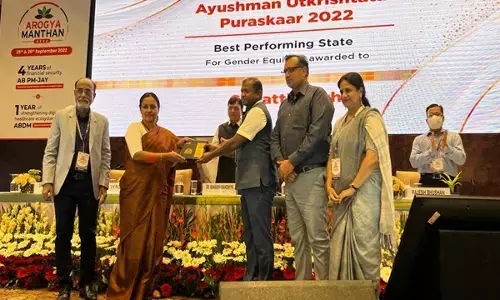 छत्तीसगढ़ को दो राष्ट्रीय पुरस्कार: आयुष्मान योजना के दो श्रेणियों में CG को मिला प्रथम पुरस्कार, सिक्रेट्री और डायरेक्टर ने ग्रहण किया अवार्ड