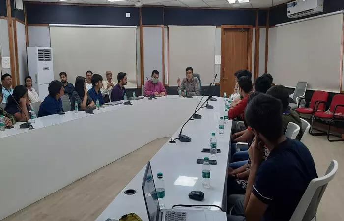 आई आई टी और बी आई टी के युवा जुड़े रायपुर स्मार्ट सिटी के इंटर्न प्रोग्राम से... आई आई टी और बी आई टी के युवा जुड़े रायपुर स्मार्ट सिटी के इंटर्न प्रोग्राम से...