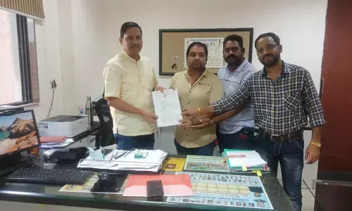 वेतन विसंगति निराकरण हेतु गठित समिति के अपर संचालक से लिपिक संघ की वार्ता, संघ ने सौपा प्रस्ताव