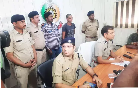 CG NEWS: मां से अवैध संबंध के शक में उतारा मौत के घाट, पकड़े जाने के डर से चेहरे की स्कीन भी निकाली, दो आरोपी गिरफ्तार