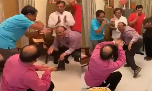 आपने यह डांस देखा कि नहीं... सोशल मीडिया पर सीनियर सिटीजंस का यह डांस छाया, लाखों लोग देख चुके, आप भी मजे लें...