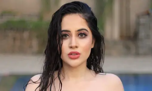 Urfi Javed Video: टॉपलेस होकर उर्फी जावेद ने ऐसे ढका अपना गोरा बदन, VIDEO देखते ही लोगों ने किया जमकर ट्रोल...