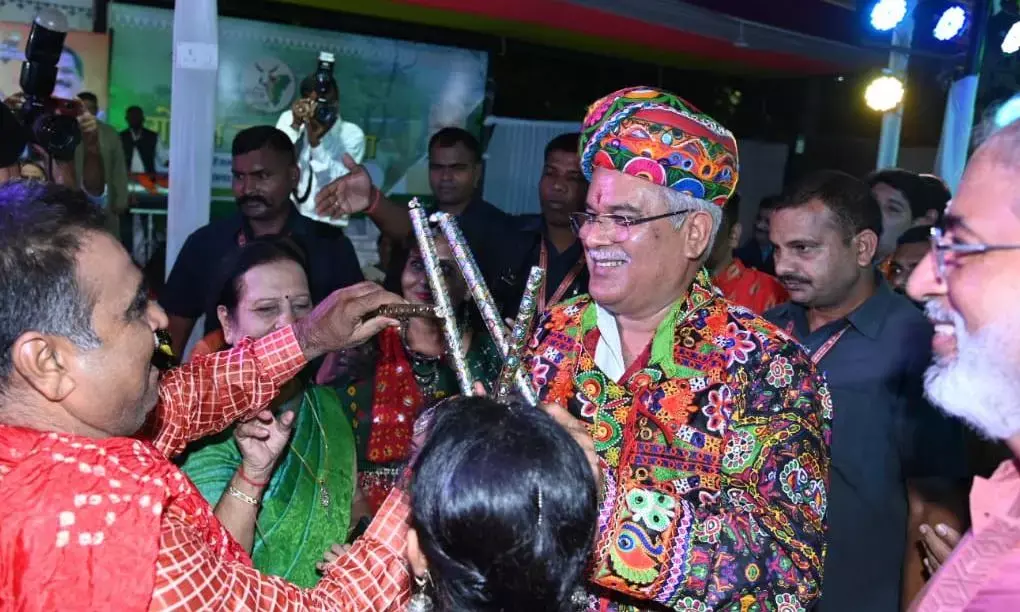 CM हाउस में डांडिया: सीएम भूपेश भी किए परिवार के साथ डांडिया, देखिए फोटो..