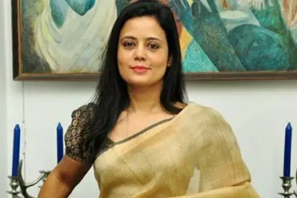 महिला सांसद का डांस: दुर्गा पूजा समारोह में TMC सांसद ने जमकर लगाए ठुमके, सोशल मीडिया पर छाया वीडियो....