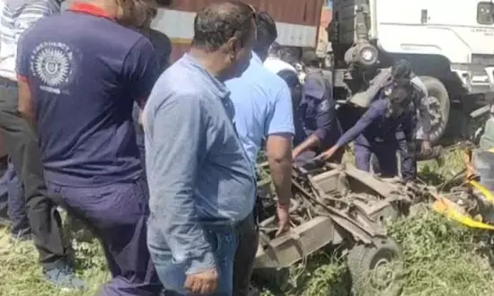 ट्रक और ऑटोरिक्शा में हुई भीषण टक्कर, 11 लोगों की मौत, कई गंभीर...