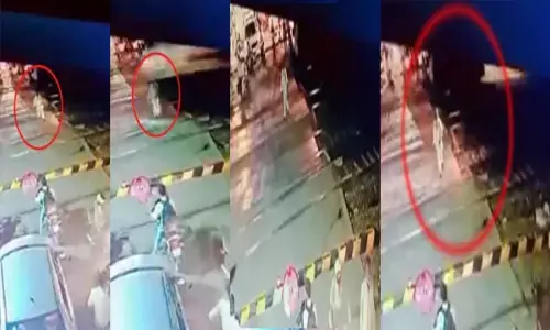 रेलवे फाटक पार कर रहा था बुजुर्ग, हाई स्पीड ट्रेन की चपेट में आया, देखें हादसे का वीडियो