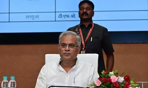 CG-देर से पहुंचने वाले कर्मचारियों से सीएम भूपेश नाराज, बोले- शिकायत मिल रही है, संभाग आयुक्त इसका निरीक्षण कर सख्ती से कार्रवाई करें...