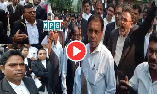 CG NEWS: जज पर अधिवक्ता का हाथ पकड़ कर कोर्ट रूम से बाहर निकलवाने का आरोप, वकीलों ने मचाया हंगामा