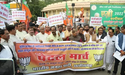 तस्वीरें आरक्षण के लिए पैदल मार्च: आदिवासियों के 32 प्रतिशत आरक्षण की मांग के लिए राजभवन पहुंची भाजपा, मरकाम ने...