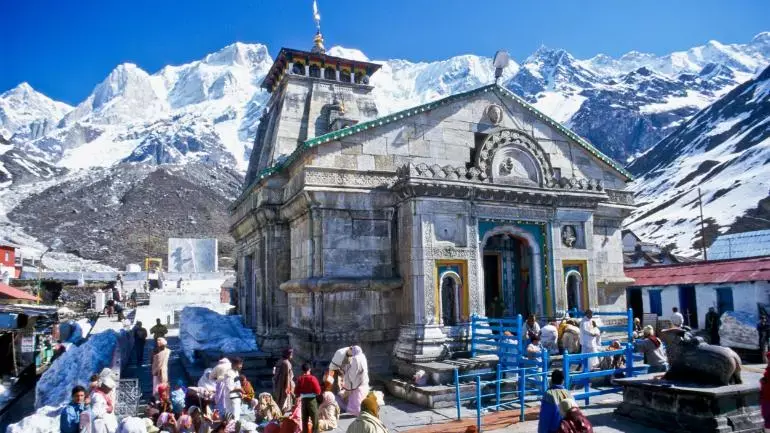 हेलिकॉप्टर क्रैश-पायलट सहित 7 श्रद्धालुओं की मौत, केदारनाथ धाम से दो किलोमीटर पहले हुआ हादसा...