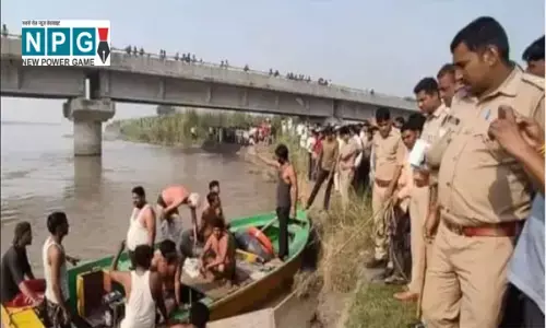 गंगा नदी में नाव पलटी,16 डूबे, चार अब तक लापता...