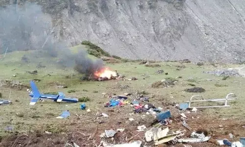 7 people including pilot have died in a helicopter crash near Kedarnath