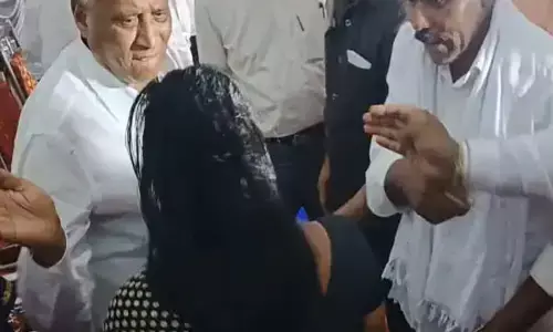 मंत्री ने महिला को जड़ा थप्पड़: बीजेपी के मंत्री ने सरेआम फरियादी महिला को मारा थप्पड़, वीडियो सोशल मीडिया में वायरल...