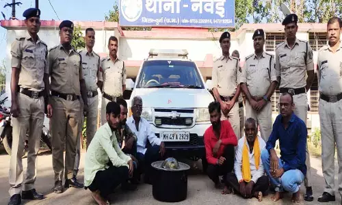 CG नोटों की बारिश-अंधविश्वास: तांत्रिक क्रिया से कराने वाले थे नोटों की बारिश, 12 नाखून वाले कछुआ के साथ 6 पकड़ाए...