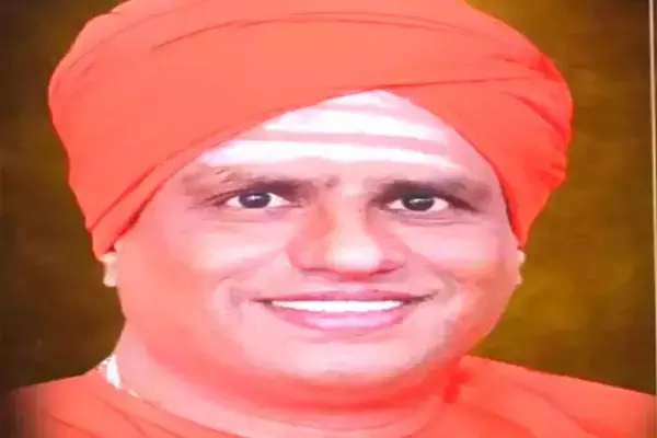 संत की मौत, 2 पेज के सुसाइड नोट में उत्पीड़न का आरोप...मठ में पंखे से लटका मिला शव...
