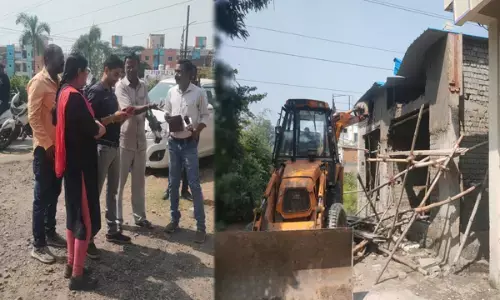 नेता जी के अतिक्रमण पर चला प्रशासन का बुलडोज़र...