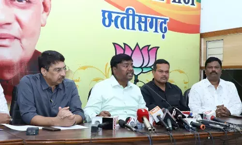 नौकरी जरूरी या नृत्य: भाजपा का तंज- छत्तीसगढ़ के आदिवासी आंसू बहा रहे हैं और सरकार नृत्य करा रही है