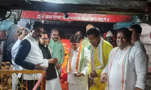 Photo दंतेवाड़ा में कांग्रेस: छत्तीसगढ़ प्रभारी पुनिया, पीसीसी अध्यक्ष मरकाम सहित नेताओं ने की दंतेश्वरी मंदिर में पूजा, अब चुनावी रणनीति पर बैठक