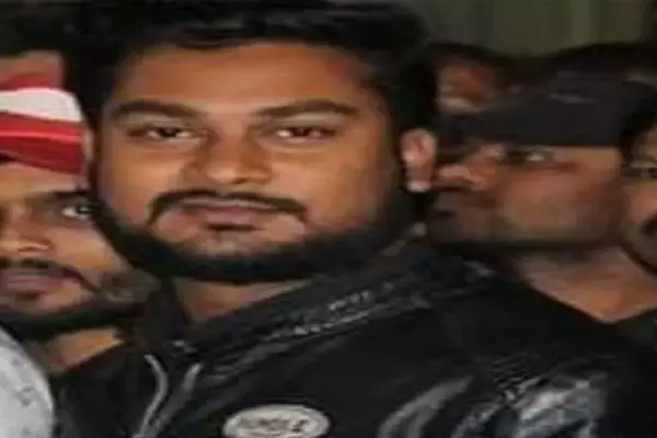 CG-NSUI नेता की कांट्रेक्टर को धमकी... दो शूटर रखा हूं तैयार, दागेंगे और निकल लेंगे... आरोपी हत्या के एक मामले में 8 माह से है फरार...