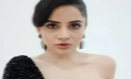 कैमरे के सामने न्यूड हुईं Urfi Javed, पहनी ऐसी ब्लैक टॉप, यूजर्स बोले- अरे, इसका आधा किधर गया...