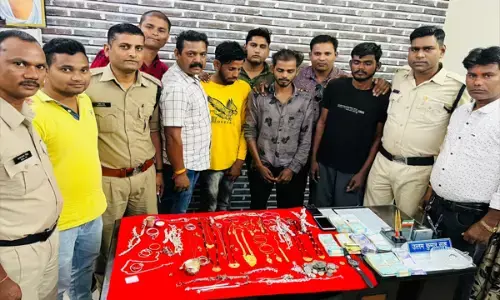 17 सीसीटीवी फिर भी 17 लाख का माल हुआ पार... PSC कोचिंग संचालक ने कर्मचारी की नहीं बढ़ाई सैलरी, नाराज कर्मचारी ने साले व दोस्त के साथ मिलकर कोचिंग में ही कर डाली चोरी....