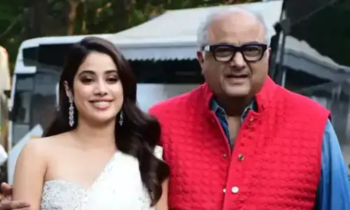 बोनी कपूर ने पैपराज़ी से पूछा ऐसा सवाल, हंस पड़ी जाह्नवी कपूर...