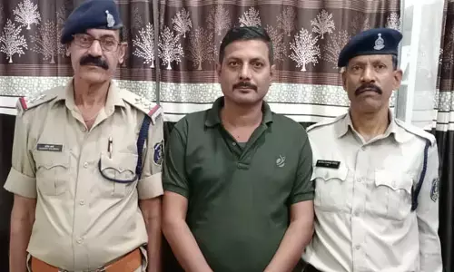 छत्तीसगढ़-हेड कॉन्स्टेबल गिरफ्तार: एक्सप्रेस ट्रेन में युवती से छेड़छाड़, रेलवे पुलिस ने प्रधान आरक्षक को पकड़ा...