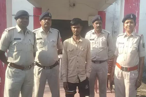 प्रेमी ने प्रेमिका को कहा जाओ मर जाओ... फिर गर्लफ्रेंड ने ट्रेन के सामने कूद के दे दी जान, प्रेमी गिरफ्तार