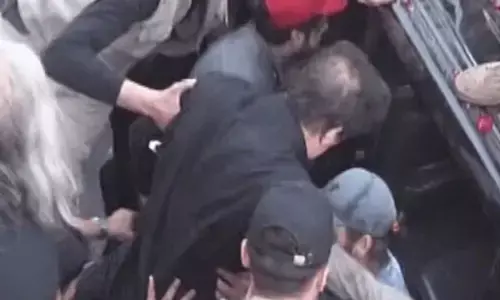 पूर्व PM को मारी गोली: रैली के दौरान इमरान खान पर AK47 से फायरिंग, पैर में लगी गोली...