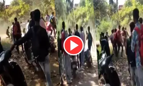 CG NEWS-एक लैला के दो मजनू: गर्लफ्रेंड के लिए कॉलेज छात्रों के बीच जमकर मारपीट, VIDEO वायरल...