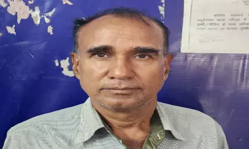खाताधारक का फर्जी हस्ताक्षर कर निकाली रकम, उपडाकपाल गिरफ्तार