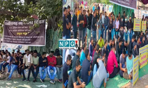 Video CG में Black Day: काले कपड़े पहनकर जुटे सब इंस्पेक्टर के अभ्यर्थी, कहा- सरकार सबकी सुनती, फिर हमारी क्या गलती...