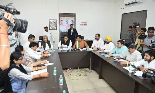 ब्रेकिंग न्यूज: कांग्रेस चुनाव समिति की बैठक शुरू, भानुप्रतापपुर उपचुनाव की प्रत्याशी पर होगी चर्चा; सावित्री मंडावी...