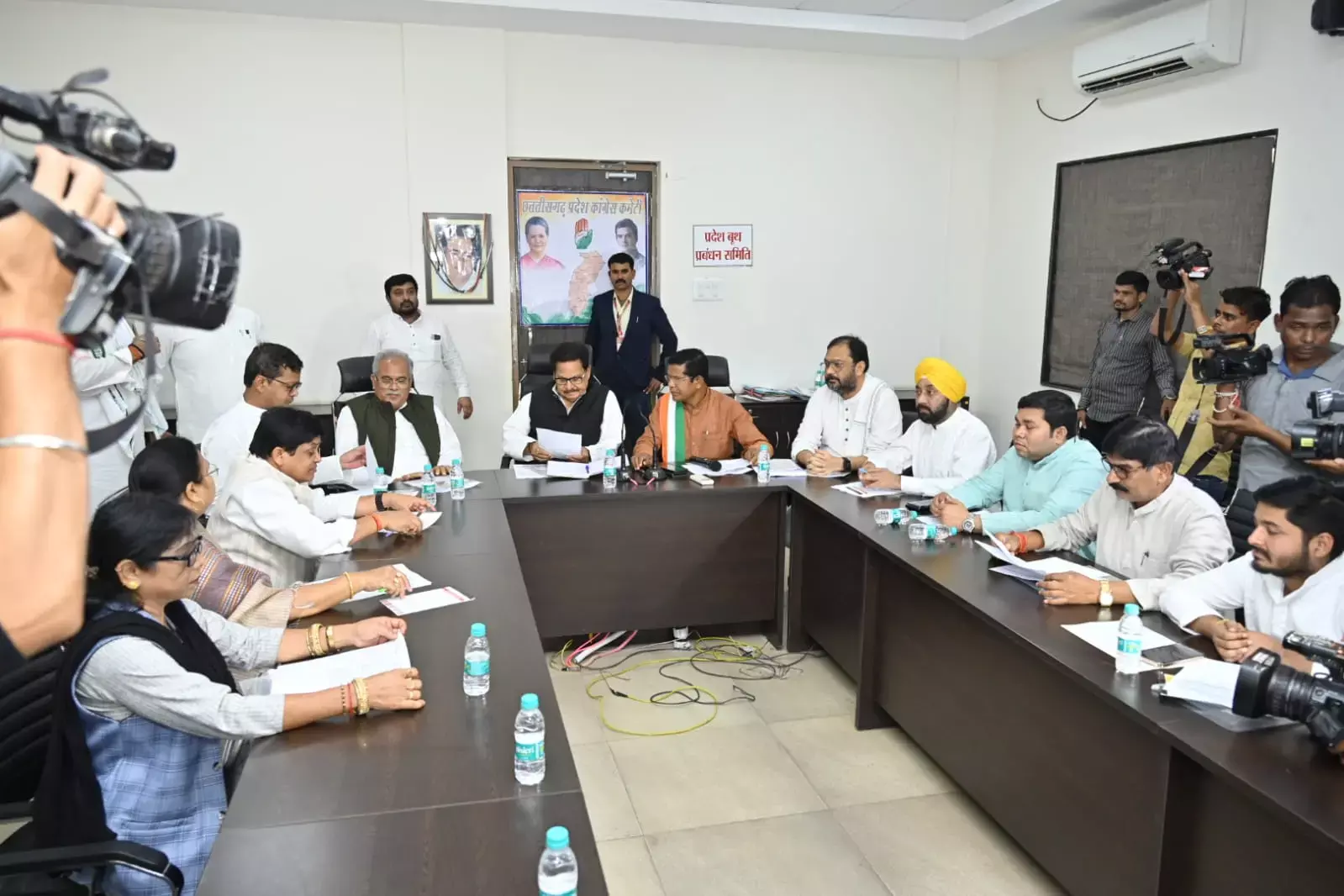 भानुप्रतापपुर उपचुनाव अपडेट: कांग्रेस चुनाव समिति ने 14 आवेदनों पर की चर्चा, पुनिया दिल्ली उड़े; ऐलान आज-कल में