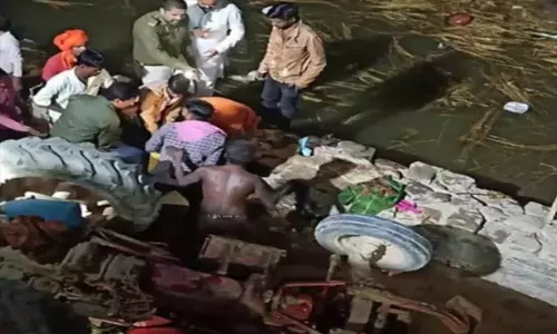 नदी में गिरी ट्रेक्टर ट्राली: माता के दर्शन कर लौट रहे थे श्रद्धालु, 4 की मौत व 25 घायल...