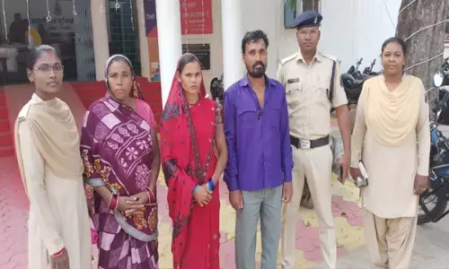 CG NEWS-महिला व्याख्याता के खिलाफ स्कूल के बाथरूम में लिखें अपशब्द, पूछताछ करने पर स्कूल में घुसकर मारपीट, तीन गिरफ्तार