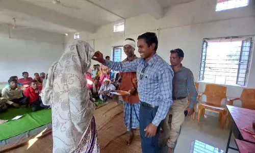 CG धर्मांतरित परिवार की घर वापसी: पुलिस और प्रशासन की मौजूदगी में दोनों परिवारों ने आदिवासी रीति-रिवाज को अपनाया