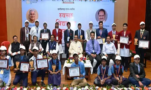 CG स्कूल न्यूज़: प्रदेश के 26 स्कूल स्वच्छता पुरस्कार से सम्मानित...स्कूल शिक्षा मंत्री डॉ. प्रेमसाय सिंह टेकाम ने दिया पुरस्कार