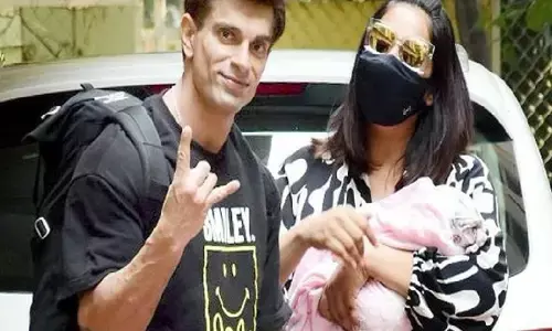 बिपाशा बसु हॉस्पिटल से हुईं डिस्चार्ज, नन्ही परी को गोद में लेकर पहुंचीं घर...सोशल मीडिया पर तस्वीरें वायरल...