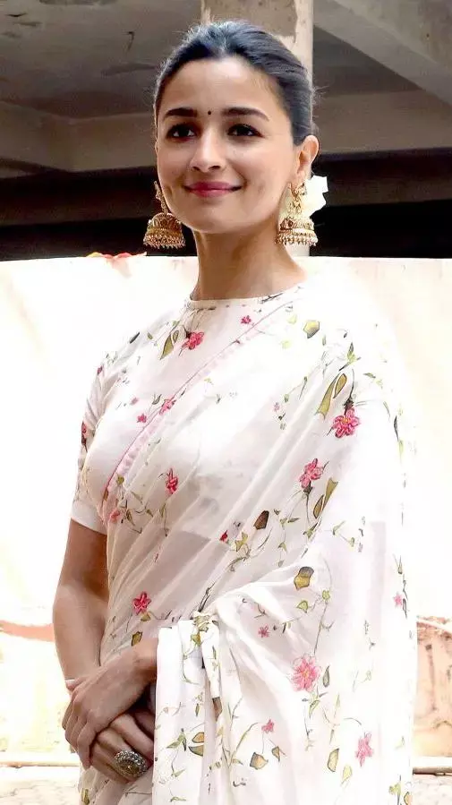 आलिया ने ऐसे बिखेरे अपने जलवे :