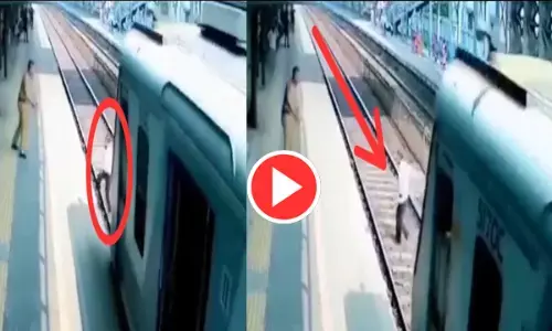 दिल दहला देने वाला VIDEO: जूते के चक्कर में ट्रेन से कटते-कटते बचा शख्स, देखकर खड़े हो जाएंगे रोंगटे...