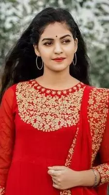 सीजी मूवी की हीरोइन आनिकृति चौहान :